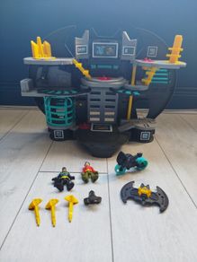 Fisher-Price Imaginext DC Super Friends Playset Batcave Showdown - batman