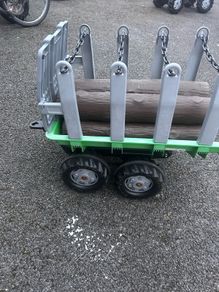 Rolly tipping trailer with logs