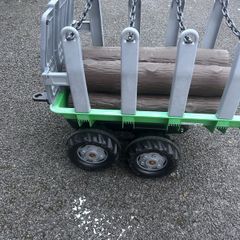 Rolly tipping trailer with logs