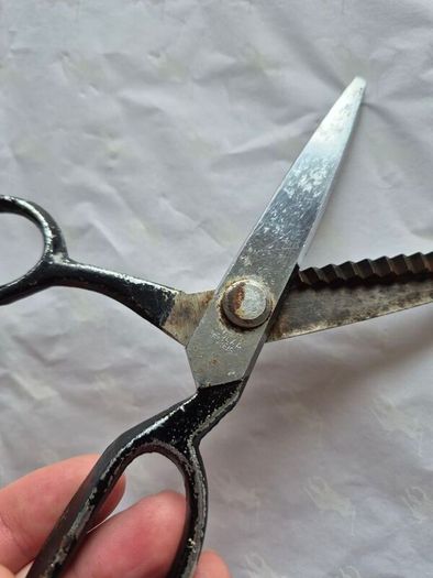 Vintage ZigZag Scissors