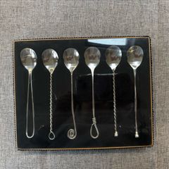 Decorative spoon set BNIB