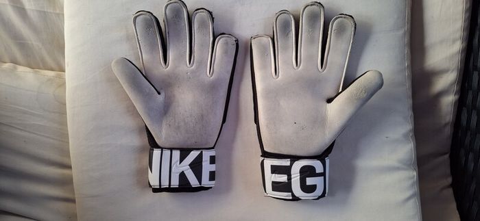 Nike football goalkeepers gloves