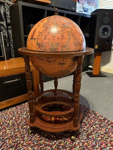 GLOBE BAR with Bohemia Crystal glassware / like NEW