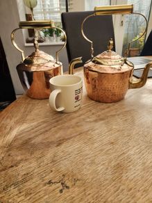Two antique polished kettles in brass and copper. Stunning.
