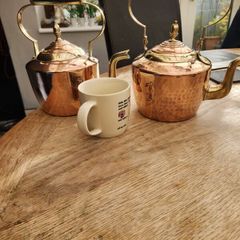 Two antique polished kettles in brass and copper. Stunning.