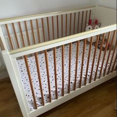 Cot & changing table