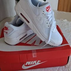 Brand new Nike airmaxx 8