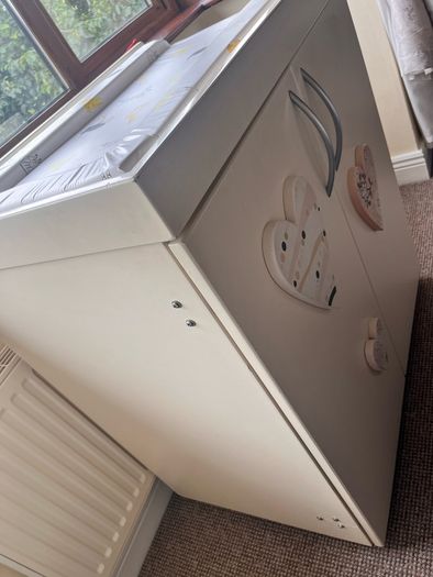 Large baby changing unit with storage