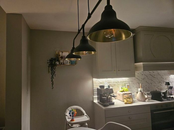 Pendant lamp with three lamps