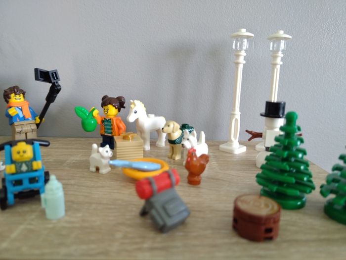 LEGO Winter Village Accessories and Mini Figures Bundle 2