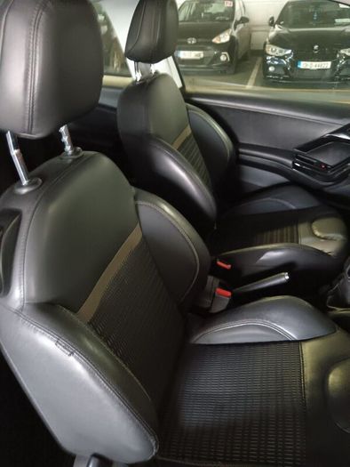 Peugeot 208 2014