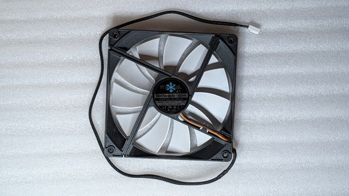 Fractal Design Silent Series R2 140mm Case Fan FD-FAN-SSR2-140 3-Pin
