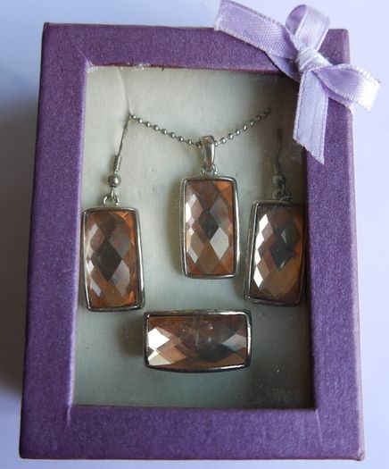 18K Gold Plated Jewellery Set - Necklace, Earrings and Ring