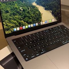 MacBook Pro M3 Space Gray 14-inch screw 512GB SSD