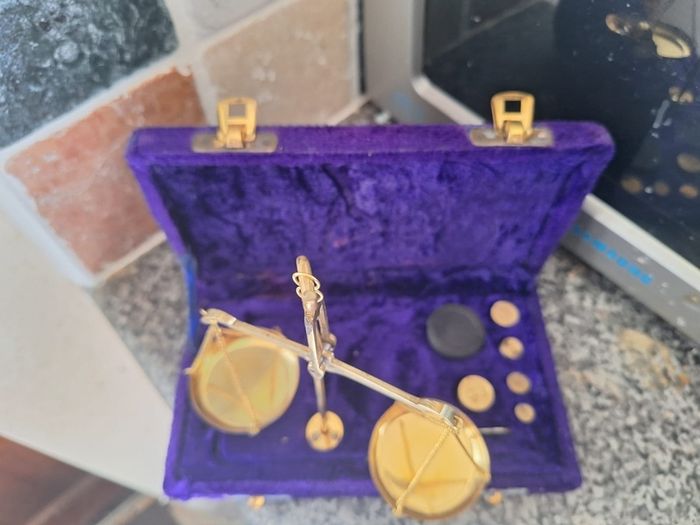 Vintage jewellers scales, complete with weights and tweezers in lovely velvet box