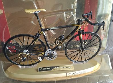 Diecast Giant Bicycle 1:8 scale