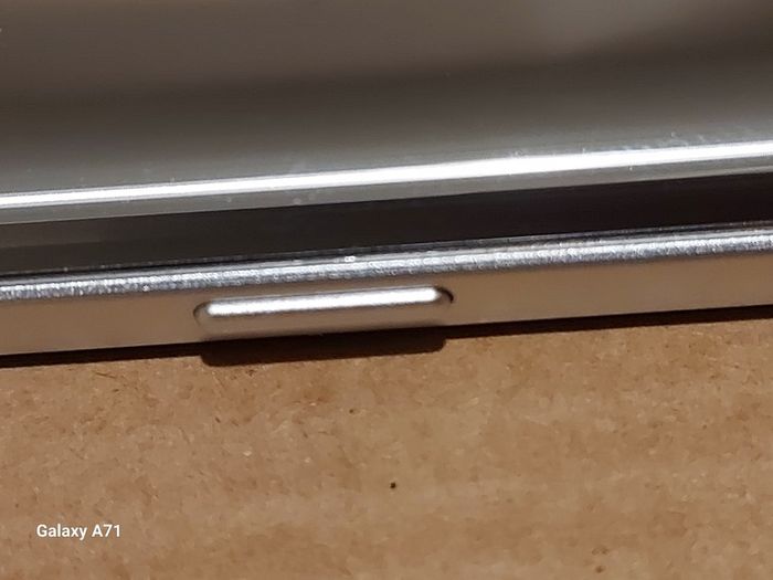 Samsung S7, SM-G930F, Not Powering On, sim tray missing, for parts or repair, excellent cosmetic condition