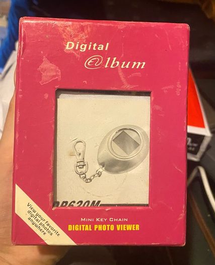 Digital photo keychain