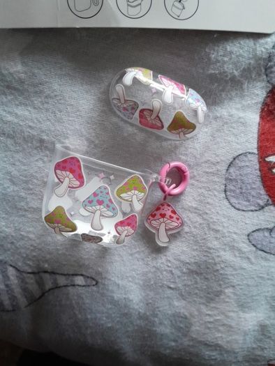Earbuds/airpods cases