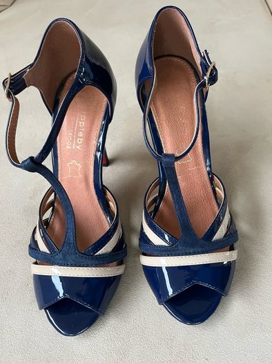 Women's shoes