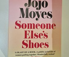 Someone Else's Shoes by Jojo Moyes (Paperback)
