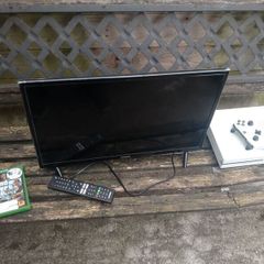 Xbox One s 1tb + 24 inch smart tv bundle