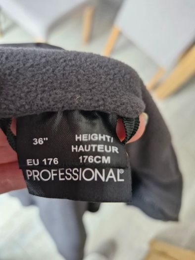 Holy Family Waterproof jacket Size 36(176cm)