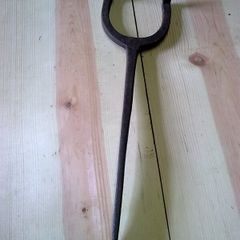 Old cooper's flagging iron