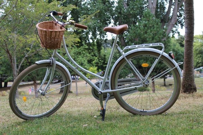 White Vintage Ladies Bike Kenzel Malena 3 Speed Internal Gears Wicker Basket