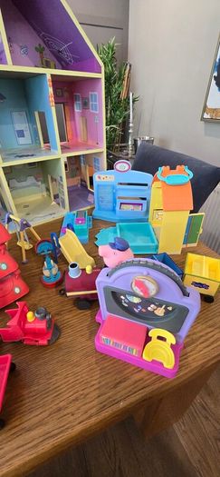 Peppa Pig Dolls house and bundle