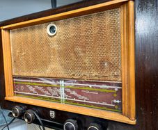 Old -  early 1050sPYE radiogram