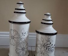 Black & White Jars