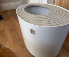 Very pretty cat litter box