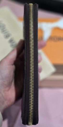 Genuine Louis Vuitton Zippy Wallet
