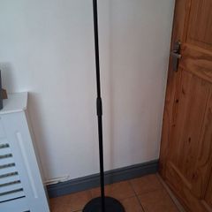 Mic Stand , height adjustable round base straight stand.