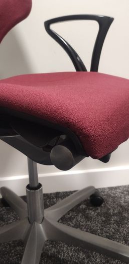 Premium ergonomic Swiss computer chair Giroflex 64-7078