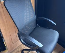 Swivel computer chair