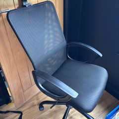 Swivel computer chair