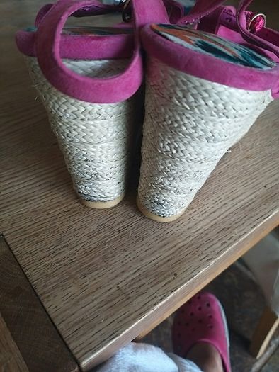 Ceruse Pink Wedge Sandals