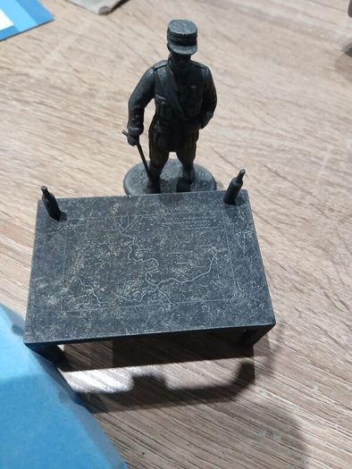 Atlas Editions 1/32 General And Map Table