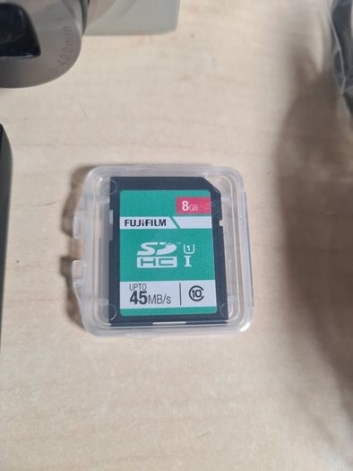 Canon Ixus 185 Digital Camera 20mp Mega Pixels Boxed With Charger And Memory Card Like New