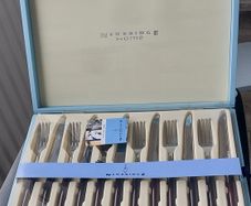 Newbridge silverware 12 piece Steak knife and fork set