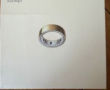Oura ring 4 size 10 Gold