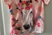 Girls t shirt, 5 to 6, great condition