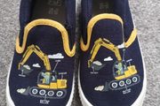New.boy's shoes. Size 10/28