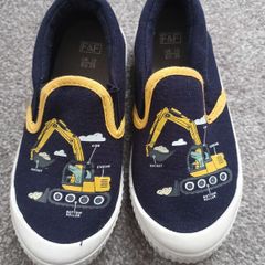 New.boy's shoes. Size 10/28