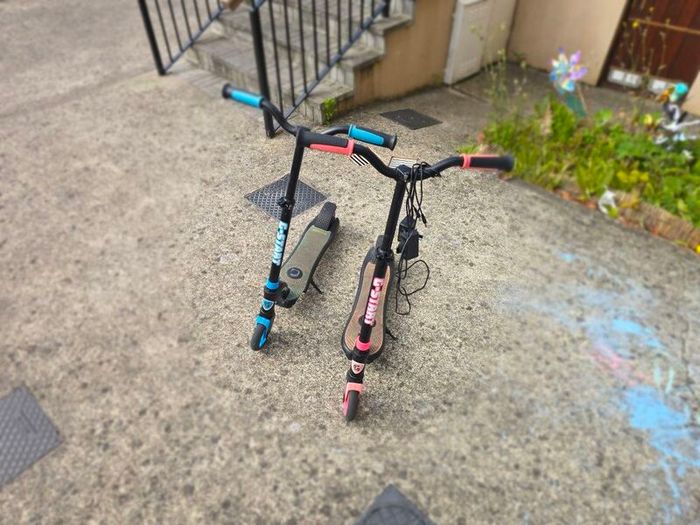 2 kids electric scooters