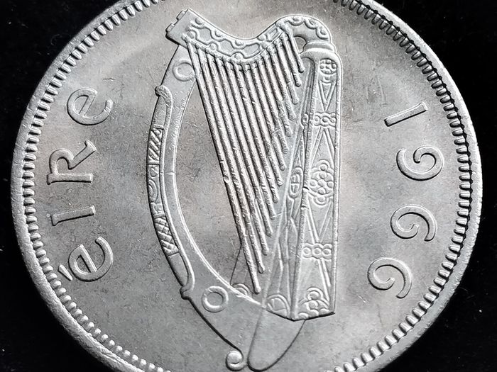 Ireland - 1966 - Florin - Salmon - KM.15a - High Grade - [2703]