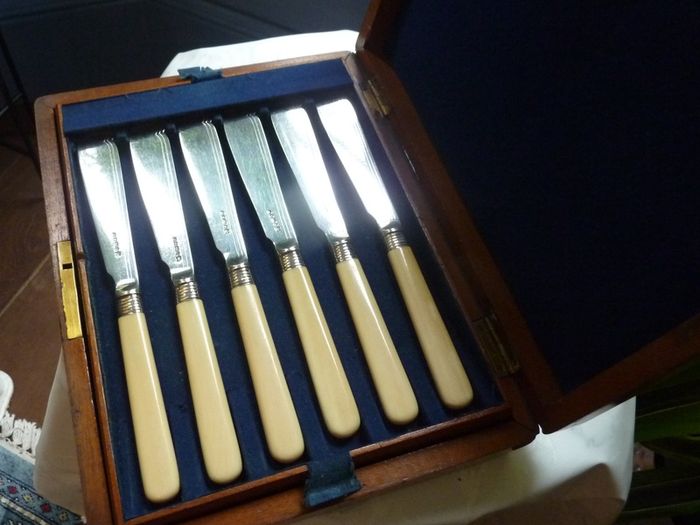 Antique Walker and Hall Silver Plate Fish Knives and Forks. Set of 6 in Fitted Wooden Box