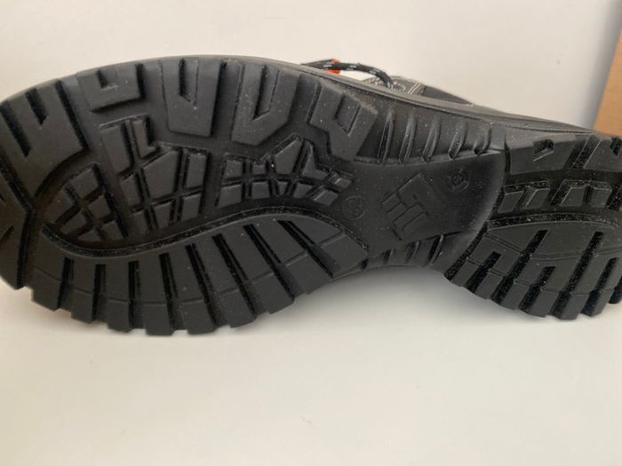 Safety shoes